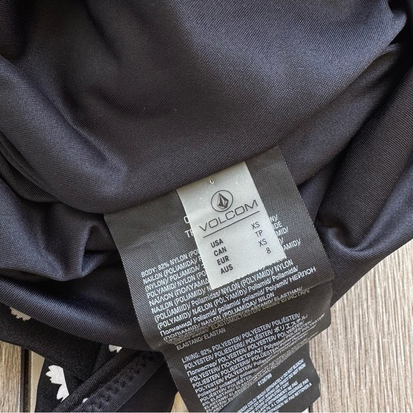 Volcom Women’s Ur A Daisy Long Sleeve One Piece Swimsuit | Size: Xtra Small - Picture 5 of 7